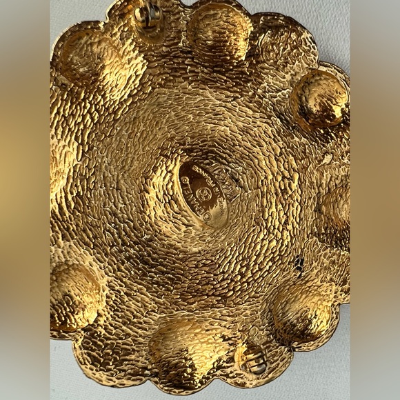 Rare CHANEL Flower design pearl Brooch pin Gold Plated artificial Pearl Gold - Picture 5 of 7